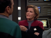 extant_StarTrek_VOY_4x13-WakingMoments_01190.jpg