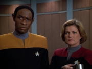 extant_StarTrek_VOY_4x13-WakingMoments_01308.jpg