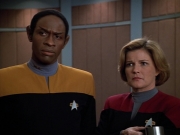 extant_StarTrek_VOY_4x13-WakingMoments_01309.jpg