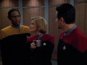 extant_StarTrek_VOY_4x13-WakingMoments_01380.jpg