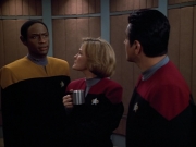 extant_StarTrek_VOY_4x13-WakingMoments_01382.jpg