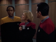 extant_StarTrek_VOY_4x13-WakingMoments_01384.jpg