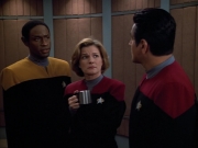 extant_StarTrek_VOY_4x13-WakingMoments_01386.jpg