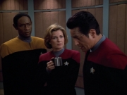 extant_StarTrek_VOY_4x13-WakingMoments_01388.jpg