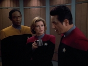 extant_StarTrek_VOY_4x13-WakingMoments_01389.jpg