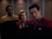 extant_StarTrek_VOY_4x13-WakingMoments_01392.jpg