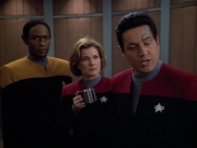 extant_StarTrek_VOY_4x13-WakingMoments_01393.jpg