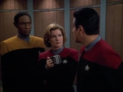 extant_StarTrek_VOY_4x13-WakingMoments_01395.jpg