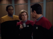 extant_StarTrek_VOY_4x13-WakingMoments_01399.jpg