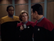 extant_StarTrek_VOY_4x13-WakingMoments_01400.jpg