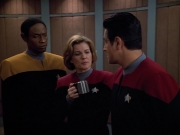 extant_StarTrek_VOY_4x13-WakingMoments_01402.jpg