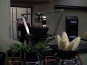 extant_StarTrek_VOY_4x13-WakingMoments_01547.jpg
