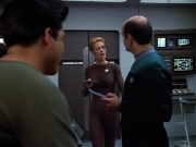 extant_StarTrek_VOY_4x13-WakingMoments_01925.jpg