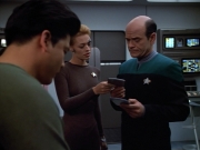 extant_StarTrek_VOY_4x13-WakingMoments_01929.jpg