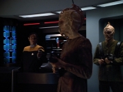 extant_StarTrek_VOY_4x13-WakingMoments_02237.jpg