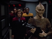 extant_StarTrek_VOY_4x13-WakingMoments_02260.jpg
