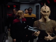 extant_StarTrek_VOY_4x13-WakingMoments_02261.jpg