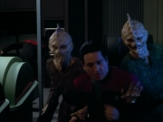 extant_StarTrek_VOY_4x13-WakingMoments_02415.jpg