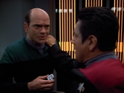 extant_StarTrek_VOY_4x13-WakingMoments_02438.jpg