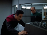 extant_StarTrek_VOY_4x13-WakingMoments_02449.jpg