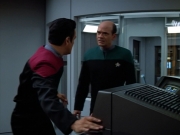 extant_StarTrek_VOY_4x13-WakingMoments_02451.jpg