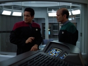 extant_StarTrek_VOY_4x13-WakingMoments_02460.jpg