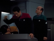 extant_StarTrek_VOY_4x13-WakingMoments_02682.jpg