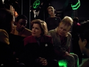 extant_StarTrek_VOY_4x13-WakingMoments_02726.jpg