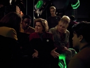 extant_StarTrek_VOY_4x13-WakingMoments_02730.jpg