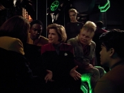 extant_StarTrek_VOY_4x13-WakingMoments_02731.jpg