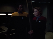 extant_StarTrek_VOY_4x13-WakingMoments_02908.jpg
