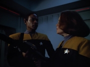 extant_StarTrek_VOY_4x13-WakingMoments_03003.jpg
