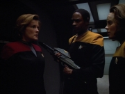 extant_StarTrek_VOY_4x13-WakingMoments_03029.jpg