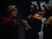 extant_StarTrek_VOY_4x13-WakingMoments_03032.jpg
