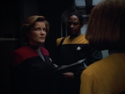 extant_StarTrek_VOY_4x13-WakingMoments_03093.jpg