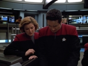 extant_StarTrek_VOY_4x13-WakingMoments_03127.jpg