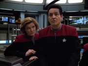 extant_StarTrek_VOY_4x13-WakingMoments_03129.jpg