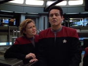 extant_StarTrek_VOY_4x13-WakingMoments_03140.jpg
