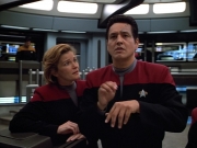 extant_StarTrek_VOY_4x13-WakingMoments_03146.jpg