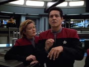 extant_StarTrek_VOY_4x13-WakingMoments_03147.jpg