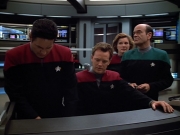 extant_StarTrek_VOY_4x13-WakingMoments_03157.jpg