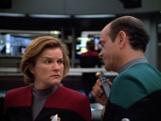 extant_StarTrek_VOY_4x13-WakingMoments_03164.jpg