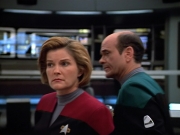 extant_StarTrek_VOY_4x13-WakingMoments_03165.jpg
