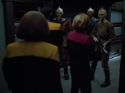 extant_StarTrek_VOY_4x13-WakingMoments_03368.jpg