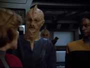 extant_StarTrek_VOY_4x13-WakingMoments_03395.jpg