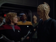 extant_StarTrek_VOY_4x13-WakingMoments_03403.jpg