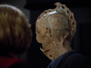 extant_StarTrek_VOY_4x13-WakingMoments_03596.jpg
