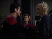 extant_StarTrek_VOY_4x13-WakingMoments_03627.jpg