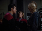 extant_StarTrek_VOY_4x13-WakingMoments_03628.jpg