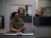 extant_StarTrek_VOY_4x13-WakingMoments_03761.jpg
